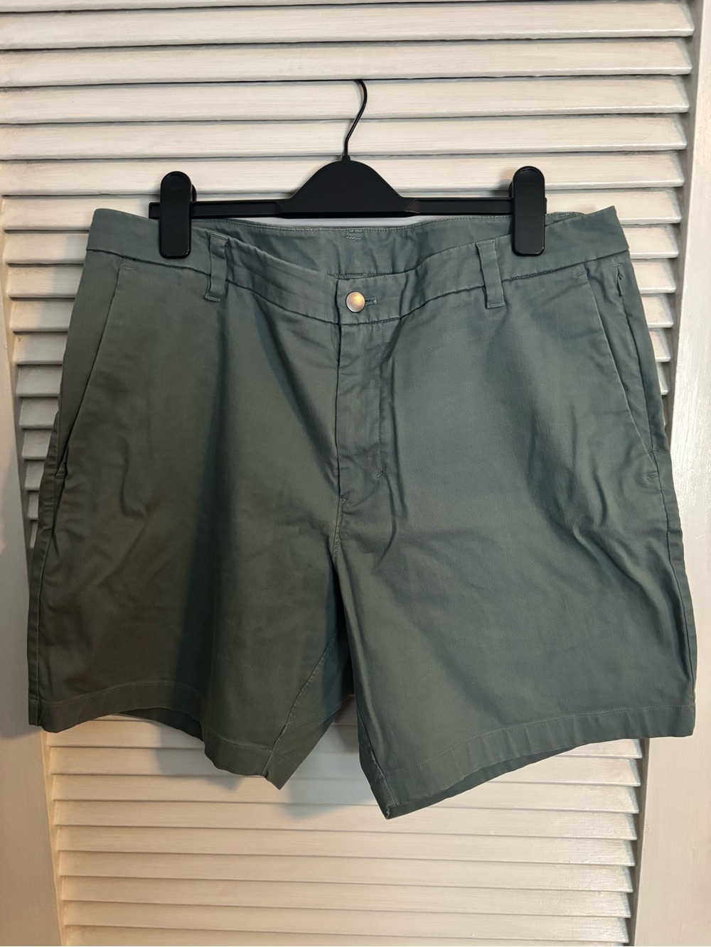 lululemon athletica Men's ABC Oxford 7” Green Flat-Front Shorts
